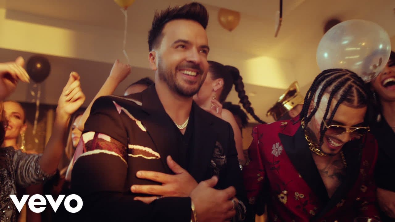 Luis Fonsi, Rauw Alejandro - Vacío (Official Video)